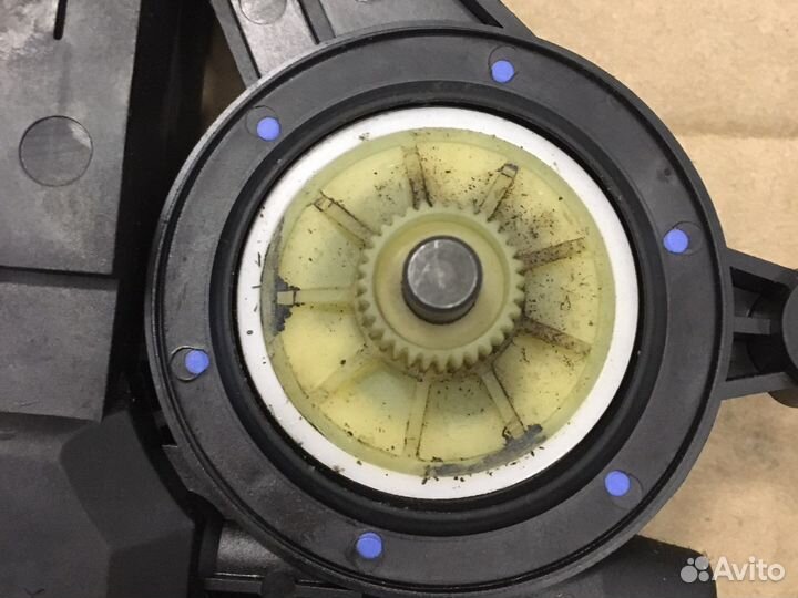 Моторчик стеклоподъемника Skoda Octavia A5 (3342)