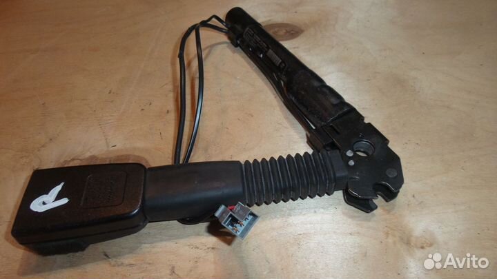 Натяжитель ремня безопасности BMW E90