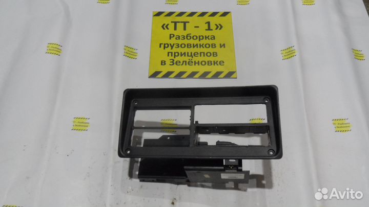 Рамка магнитолы renault 420.24 6Х2 S premium б/у 1