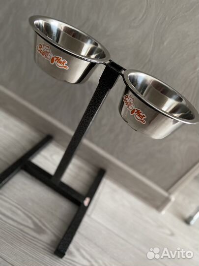 Миски на подставке для животных (2х900)