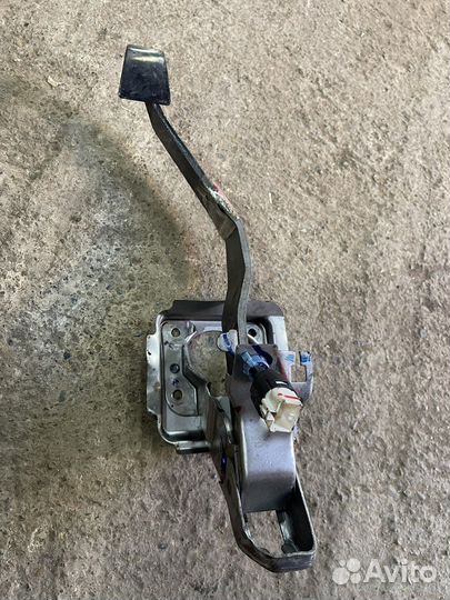 Педаль тормоза Mitsubishi Pajero Sport 2010г