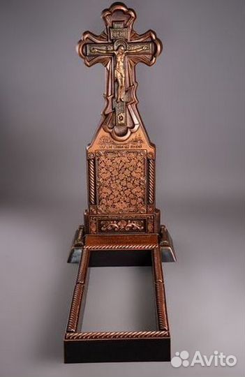 Могильный крест с цветником