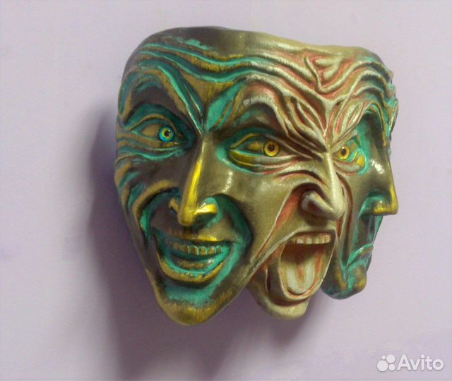 Маска Трехликая, настенная скульптура