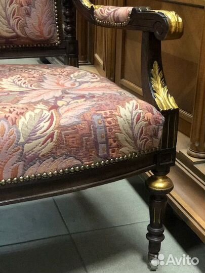 Диван старинный в стиле Наполеон. Антиквариат