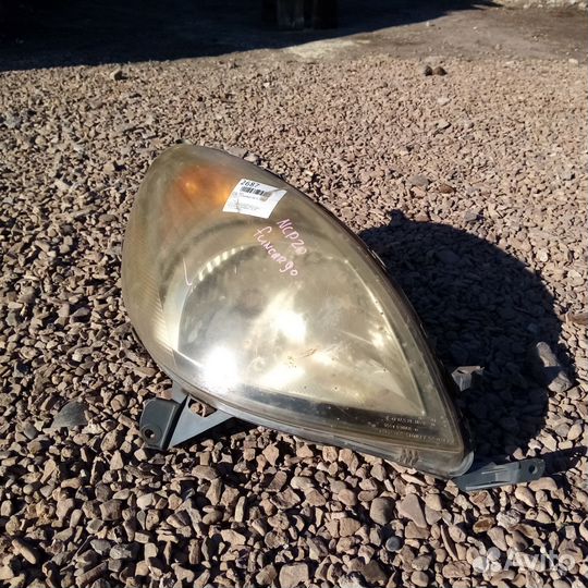 Фара правая Toyota funcargo