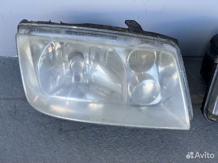 Фара передняя левая правая Volkswagen Bora