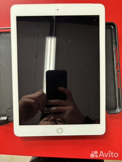 Продам iPad 6 поколения 128гб (сим)