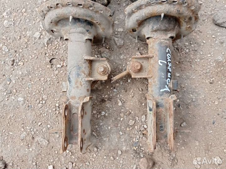 Передние стойки Hyundai solaris 1