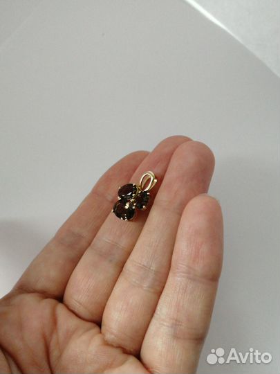 Кулон с крупными стразами