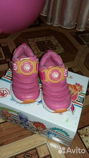 Кроссовки для девочки