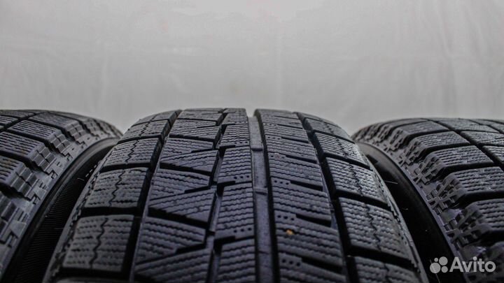 Bridgestone Blizzak Revo GZ 215/60 R17 96S