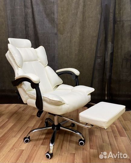 Офисное кресло с подголовником