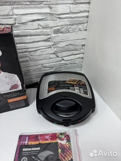 Вафельница Redmond новая