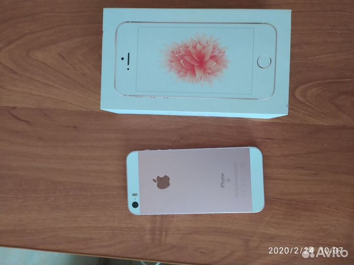 iPhone SE, 16 ГБ
