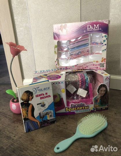 Набор для девочки (хобби плетение браслетов)