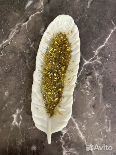 Перо из эпоксидной смолы