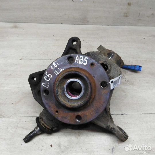 Кулак поворотный левый Citroen C5 I рестайлинг