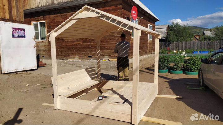 Песочница с крышей