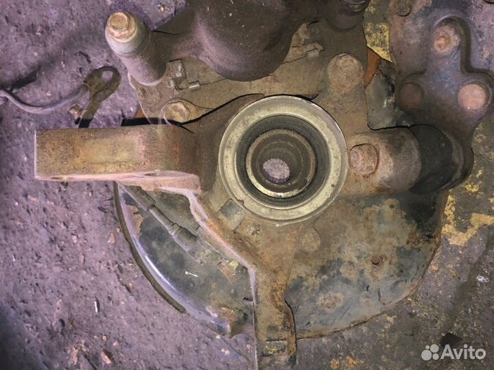 Кулак поворотный передний левый Toyota Raum EXZ10