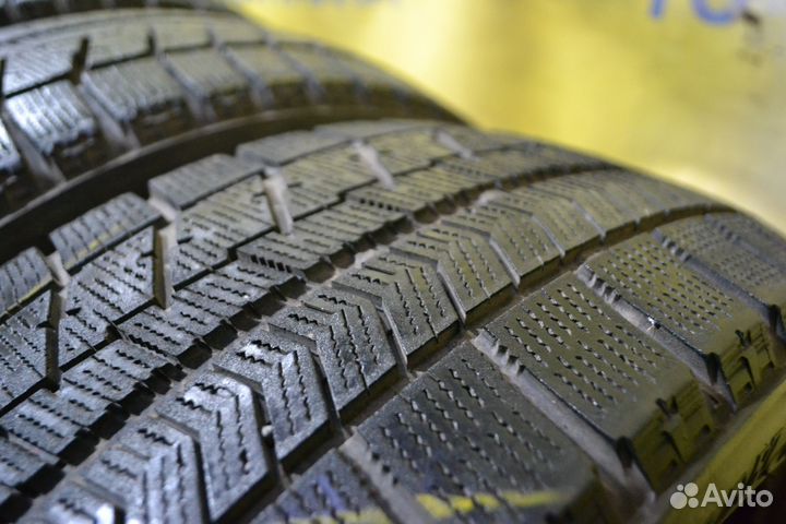 Bridgestone Blizzak VRX 215/45 R17