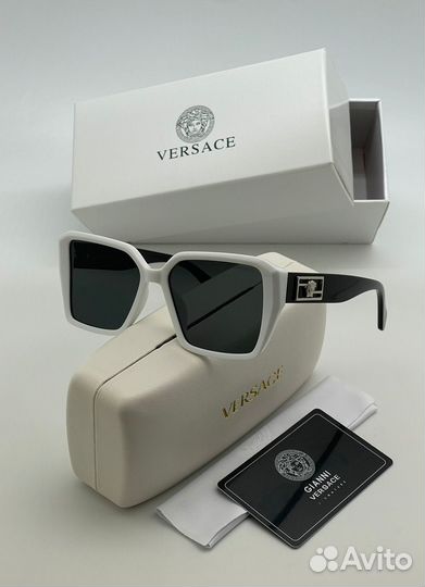 Солнцезащитные очки versace