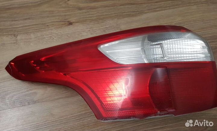 Фара задняя левая Ford focus 3 универсал