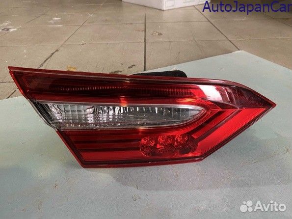 Тойота Камри 70 Фонарь в дверь багажника