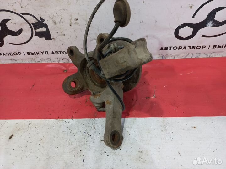 Передний правый кулак Nissan Almera N16