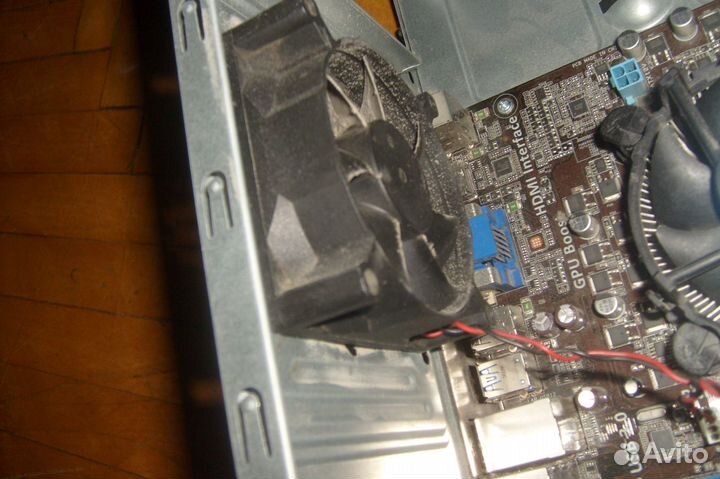 Корпус с материнской платой и процессором
