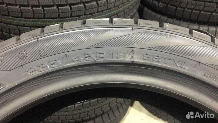 Boto BS68 235/45 R18 98T