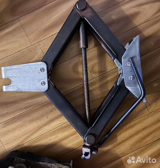 Домкрат винтовой