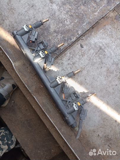 Топливная рампа Peugeot 308