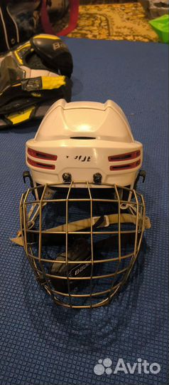 Хоккейный шлем