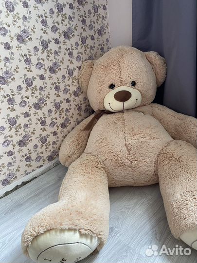 Большой плюшевый мишка