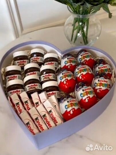 Подарочная коробка со сладостями