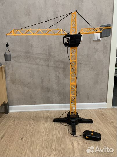 Подъемный кран игрушка
