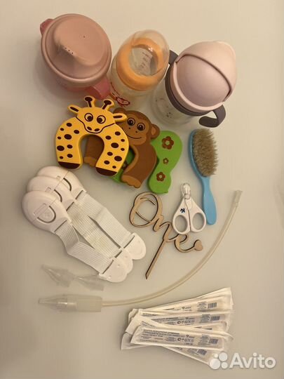 Детская посуда,бутылочки,слюнявчик и т.д