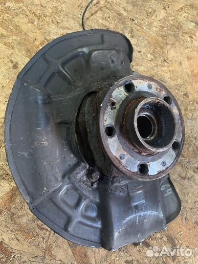 Кулак передний правый Volvo Xc 90 3.2 B6324S