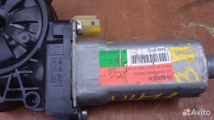 Моторчик стеклоподъемника задний правый Hyundai