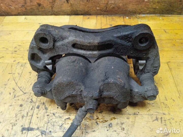 Суппорт передний левый Nissan Navara D40 2.0