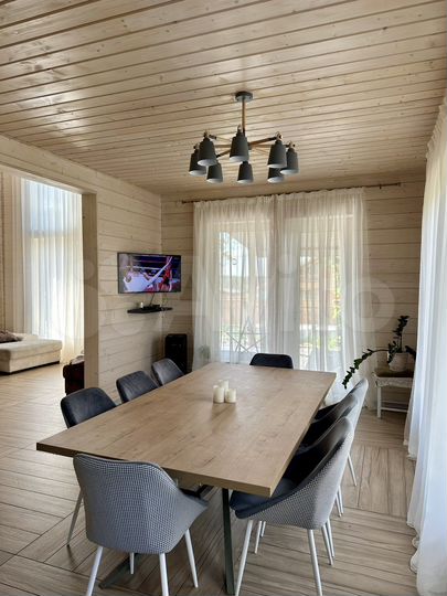 Дом 237 м² на участке 15 сот.