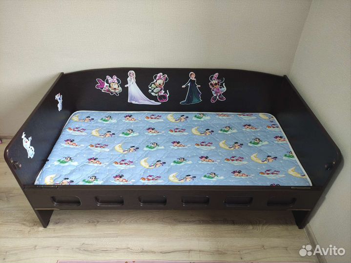 Кровать детская с матрасом