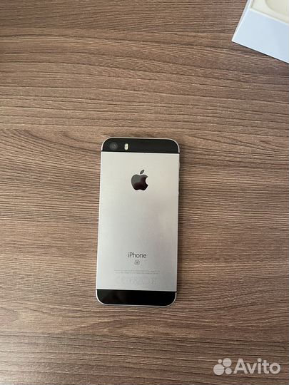 iPhone SE, 32 ГБ
