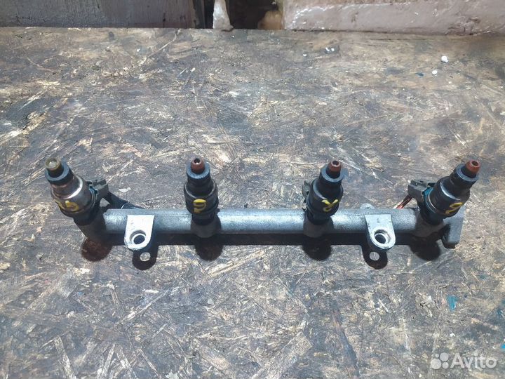 Рампа с форсунками Mazda 626 GE (1991—1997)