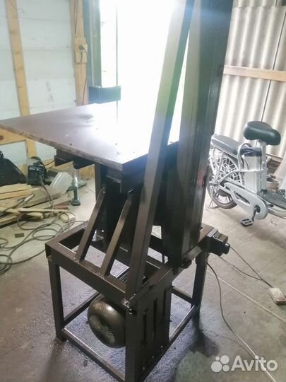 Ленточная пила по дереву