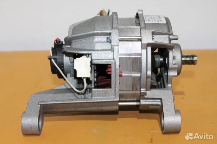 Двигатель Bosch 00144885 бу. 4804