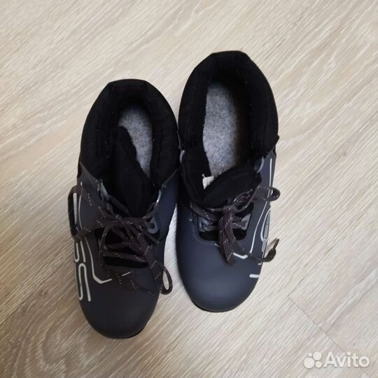 Лыжные ботинки размер 34 35