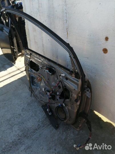 Дверь передняя левая Toyota Prius NHW20