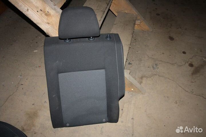 Сиденья комплект Volkswagen polo (SED) 2011