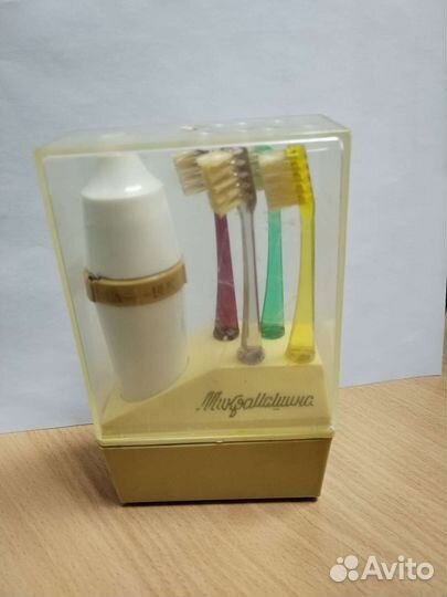 Электрическая зубная щётка 